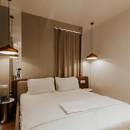 מלון Sharm Luxury Gjirokastër
