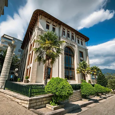 Sharm Luxury Hotel Gjirokastër